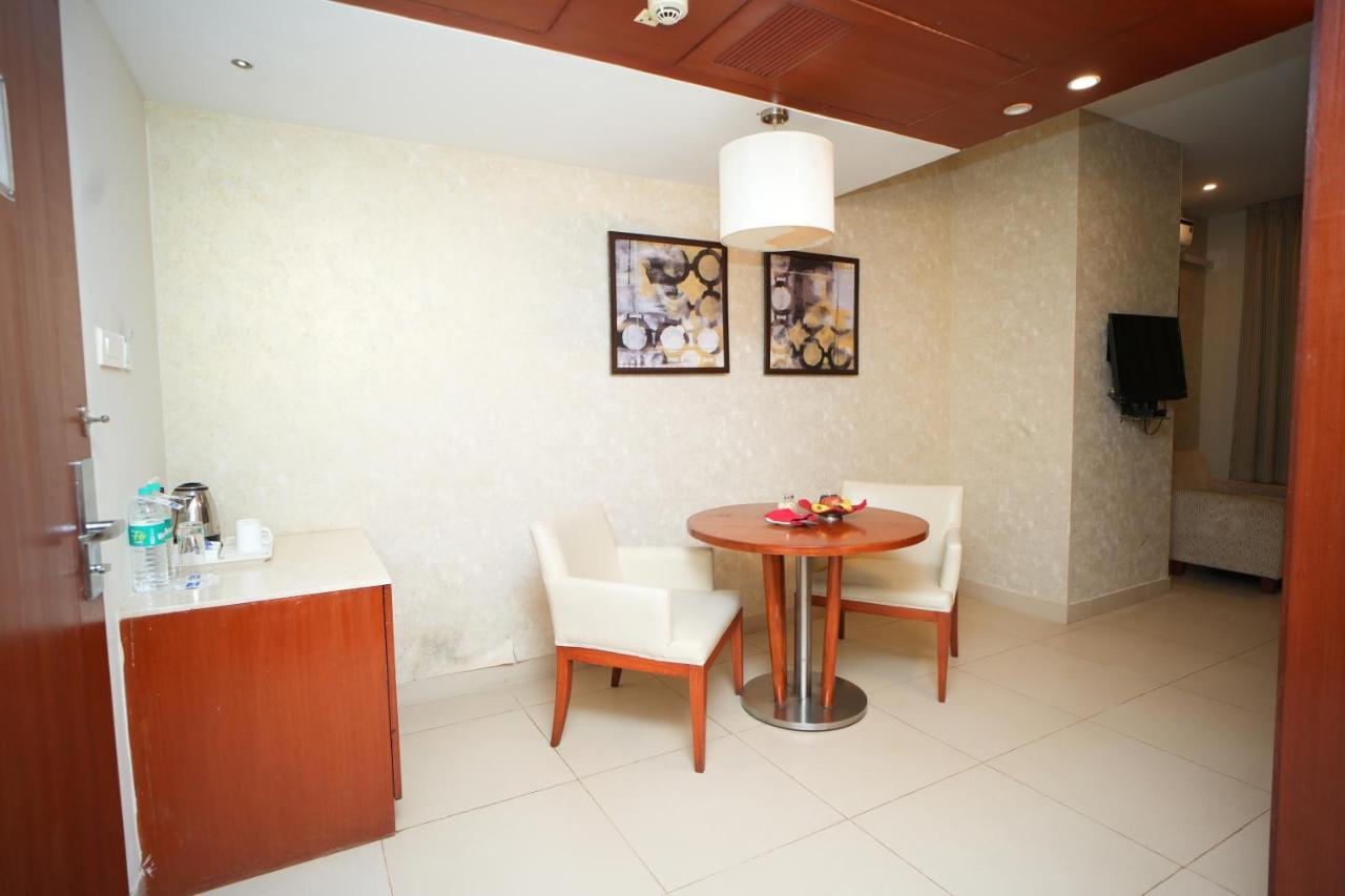 The Altruist Business Hotel Hitech Hajdarábád Exteriér fotografie
